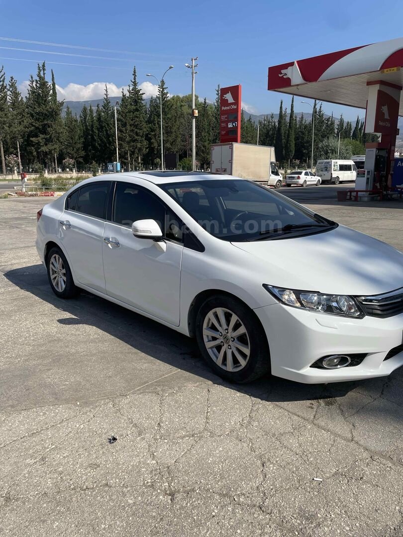 Sahibinden Honda Civic 1.6i VTEC Eco Elegance 2013 Model Hatay 243.000 km Beyaz 4