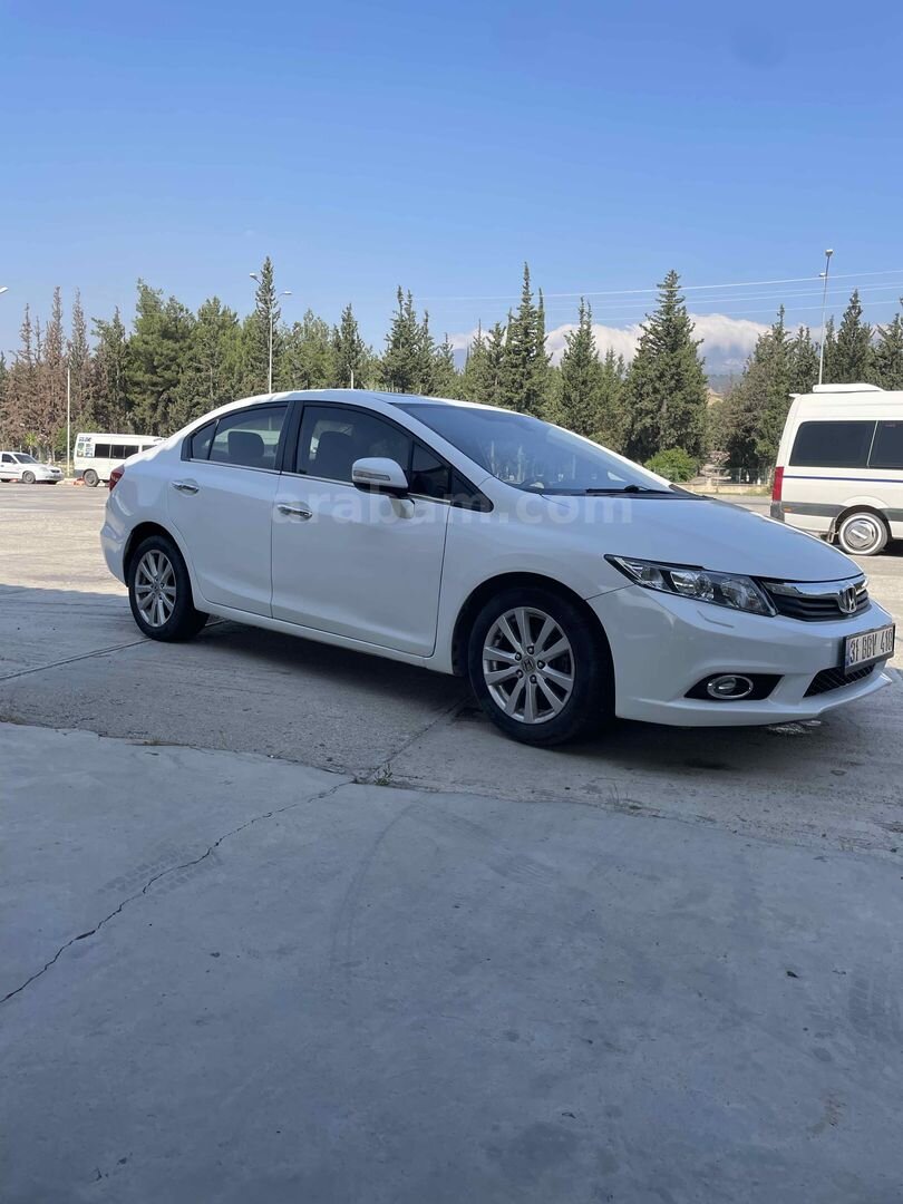 Sahibinden Honda Civic 1.6i VTEC Eco Elegance 2013 Model Hatay 243.000 km Beyaz 2
