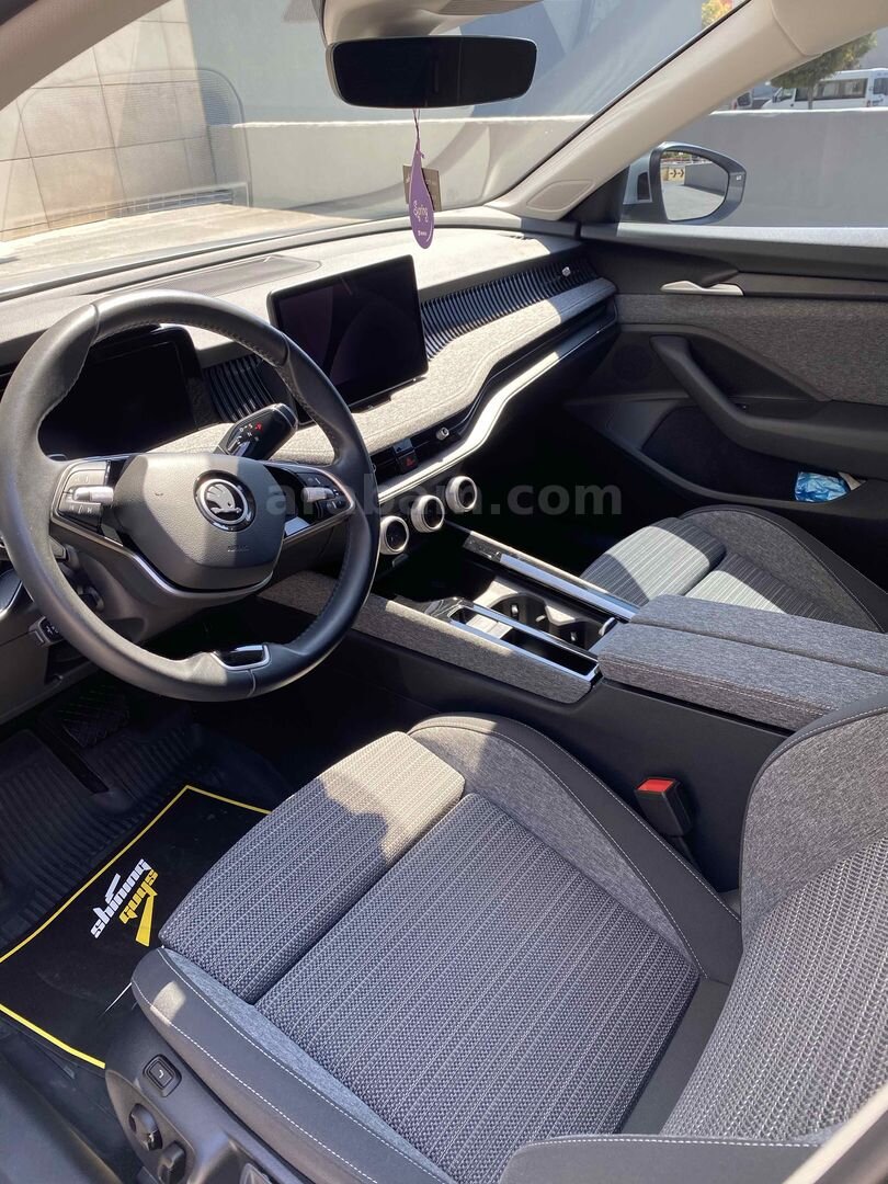 Sahibinden Skoda SuperB 1.5 TSI Hybrid Premium 2024 Model Kırklareli 48.000 km Gri (Gümüş) 5