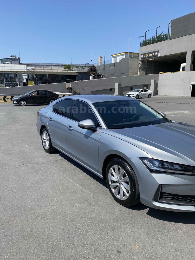 Sahibinden Skoda SuperB 1.5 TSI Hybrid Premium 2024 Model Kırklareli 48.000 km Gri (Gümüş) 3