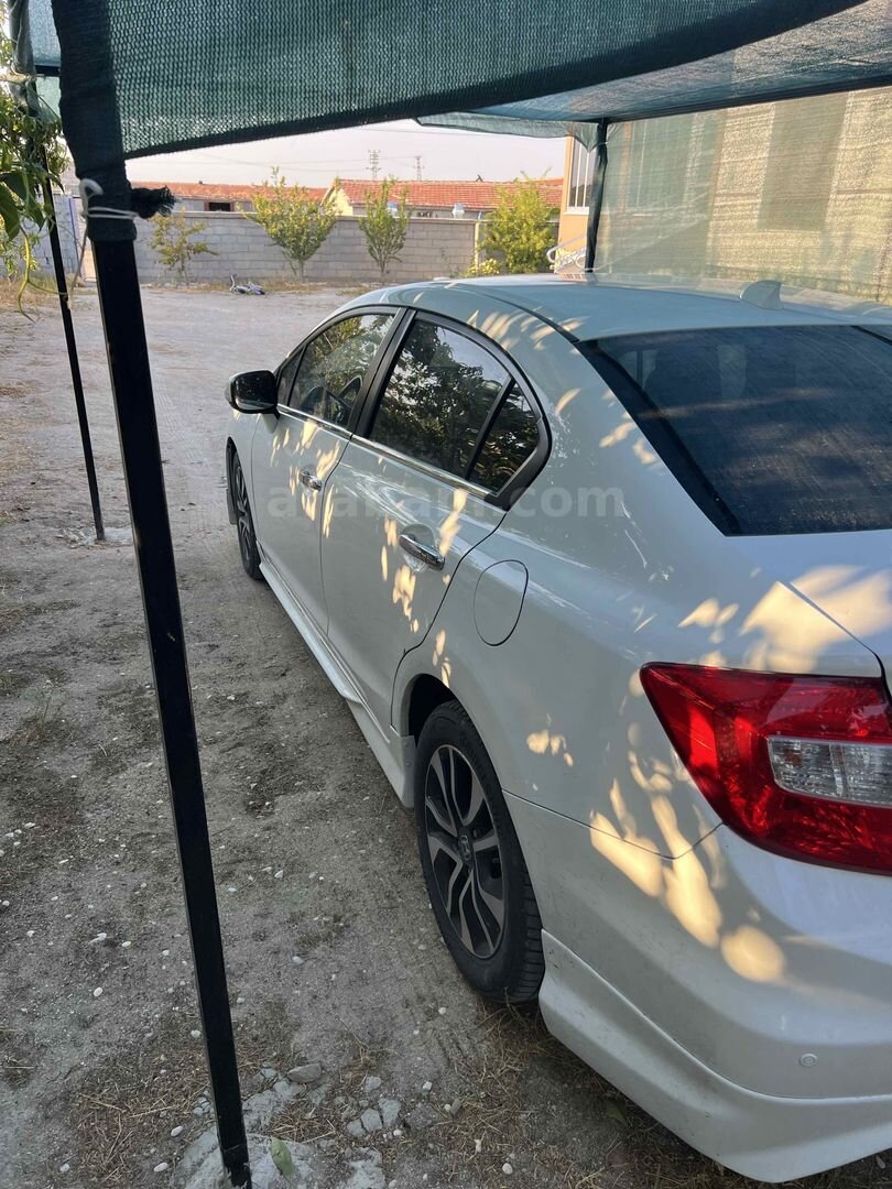 Sahibinden Honda Civic 1.6i VTEC Eco Elegance 2015 Model Konya 190.000 km Beyaz 6