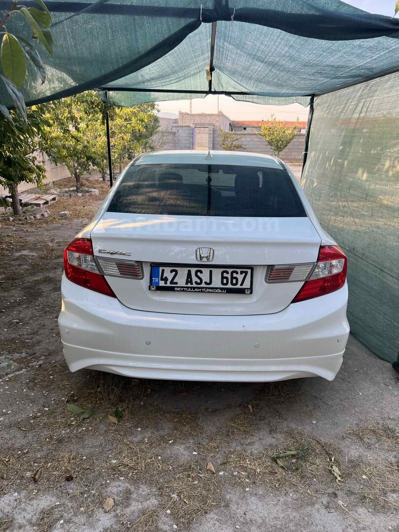 Sahibinden Honda Civic 1.6i VTEC Eco Elegance 2015 Model Konya 190.000 km Beyaz 3