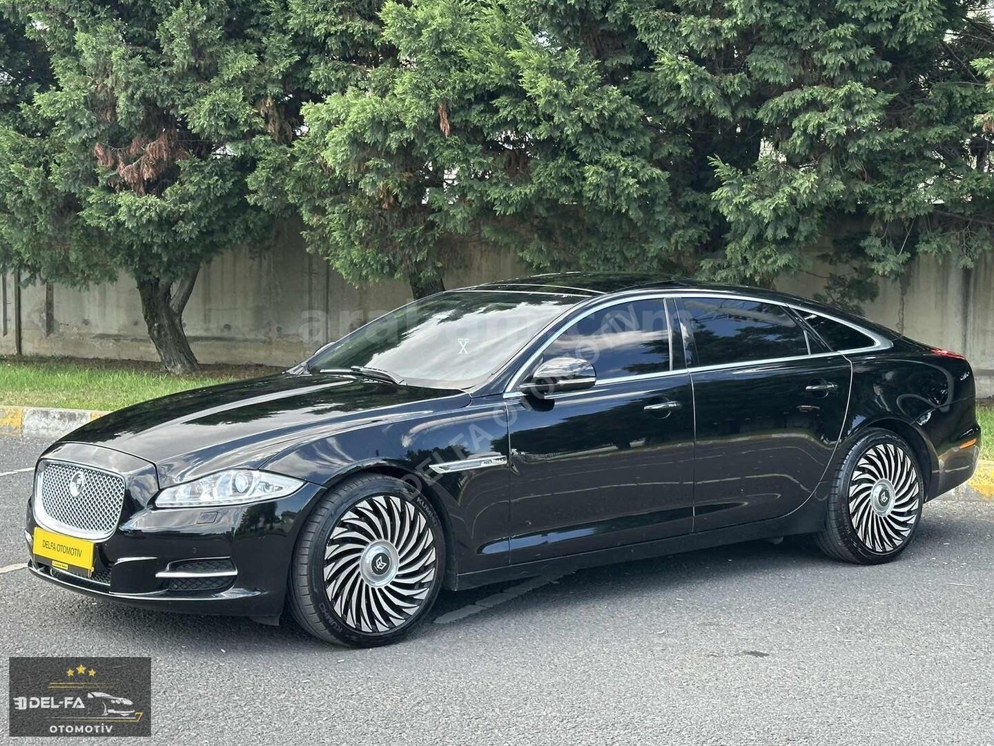 Galeriden Jaguar XJ 3.0 D Portfolio 2011 Model Tekirdağ 280.000 km Siyah 3