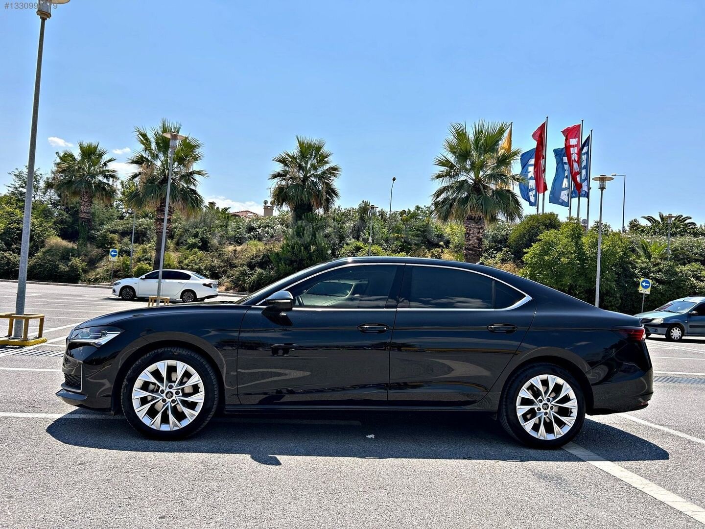 Galeriden Skoda SuperB 1.5 TSI Prestige 2025 Model İzmir 39.800 km Siyah 3