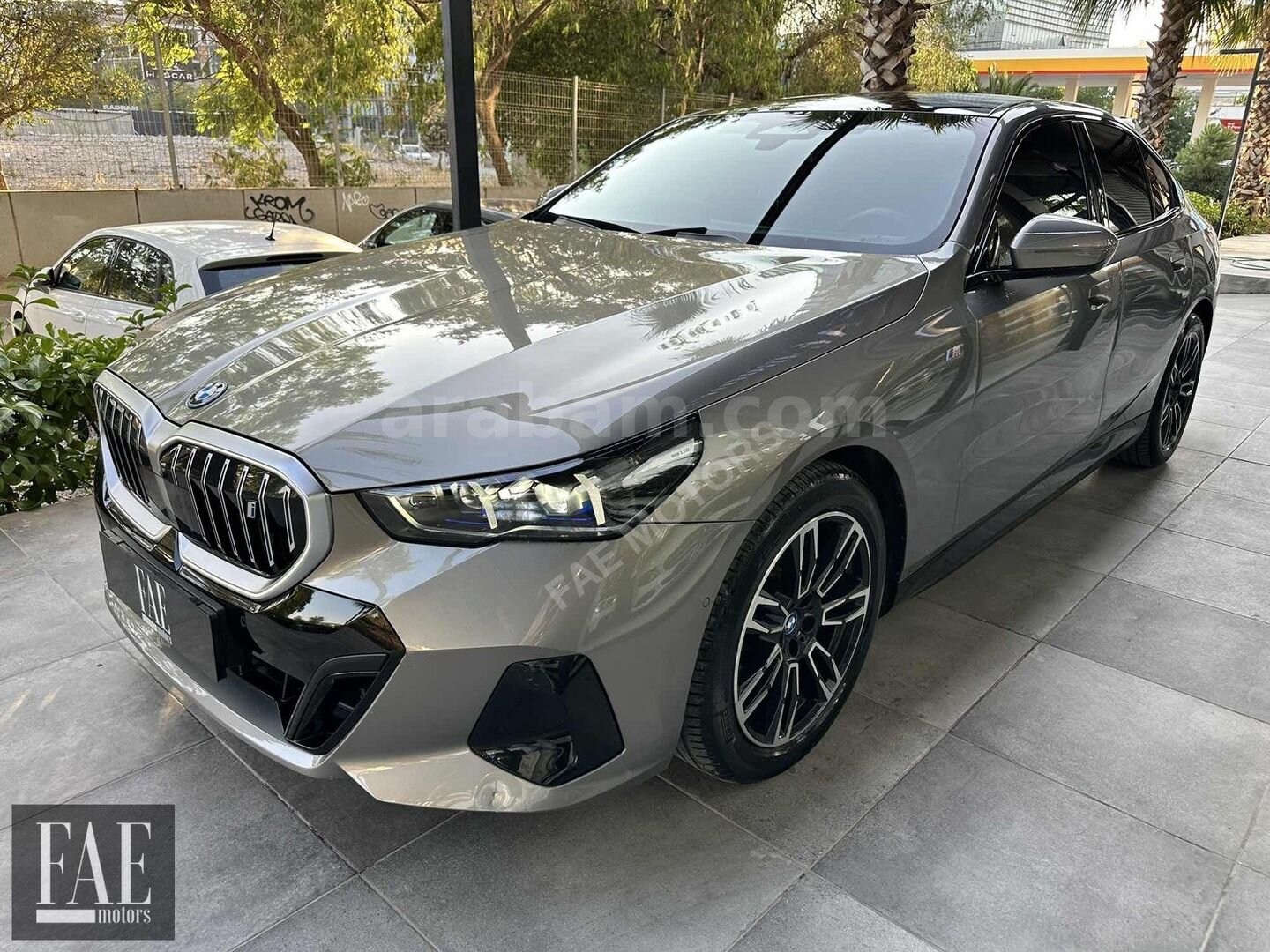 Galeriden BMW i Serisi i5 eDrive 40 M Sport 2024 Model İzmir 44.550 km Bej 2
