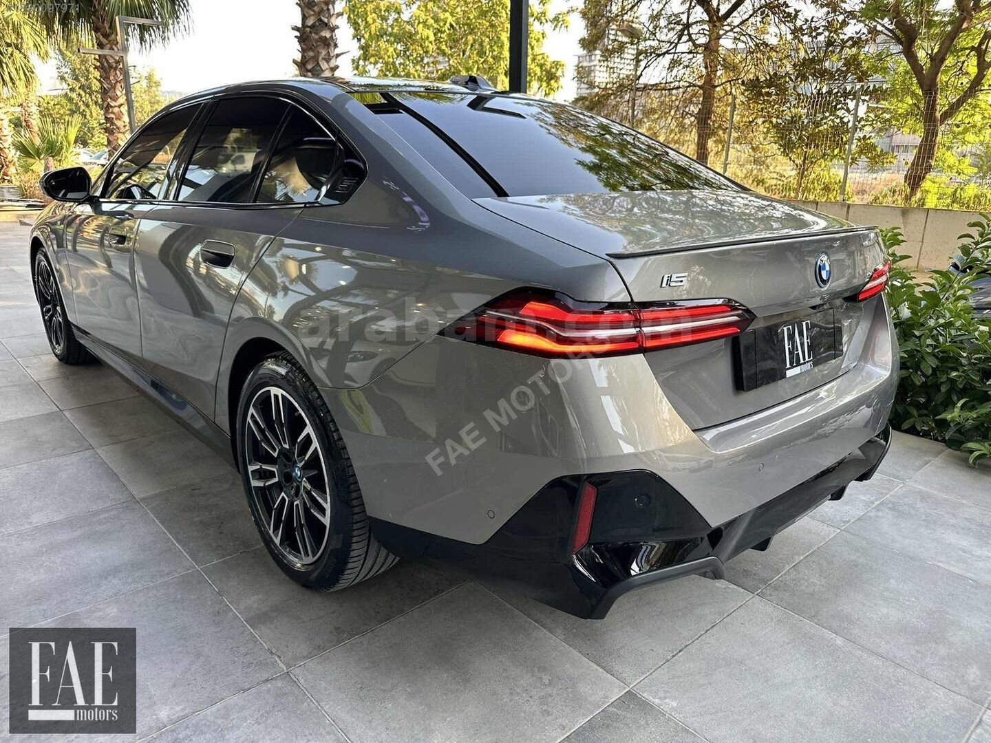 Galeriden BMW i Serisi i5 eDrive 40 M Sport 2024 Model İzmir 44.550 km Bej 4