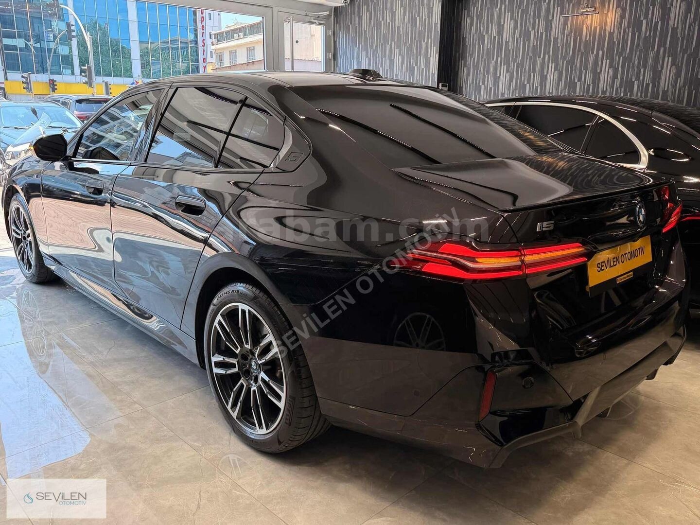 Galeriden BMW i Serisi i5 eDrive 40 M Sport 2024 Model İstanbul 33.500 km Siyah 3