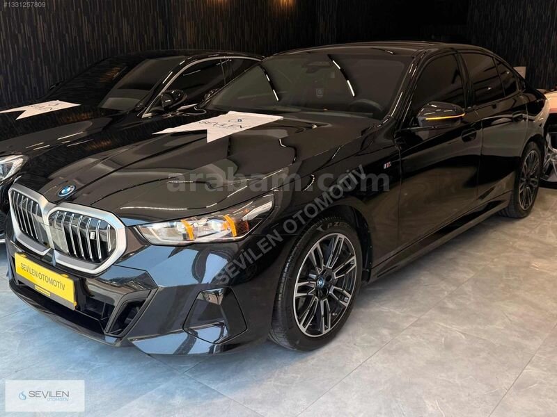 Galeriden BMW i Serisi i5 eDrive 40 M Sport 2024 Model İstanbul 33.500 km Siyah