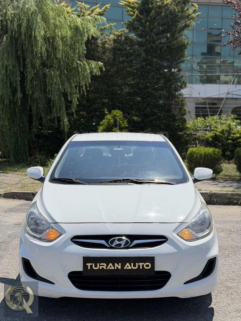 Galeriden Hyundai Accent Blue 1.6 CRDI Mode 2014 Model İstanbul 209.000 km Beyaz 2