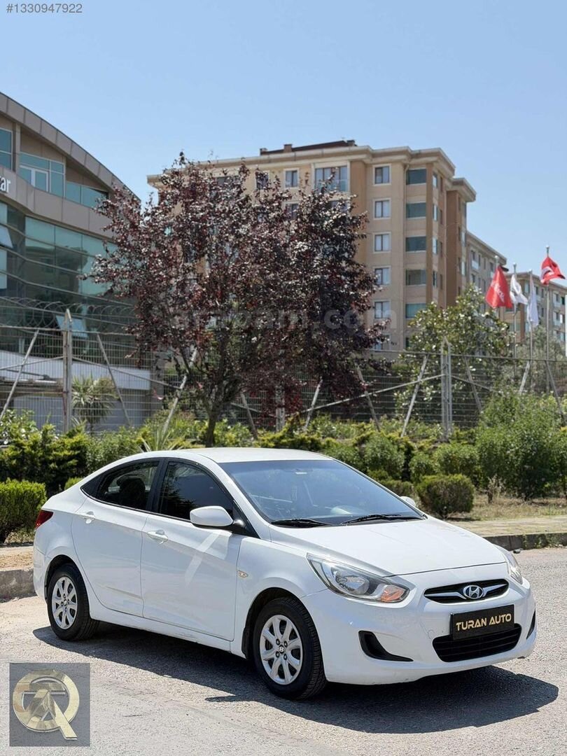 Galeriden Hyundai Accent Blue 1.6 CRDI Mode 2014 Model İstanbul 209.000 km Beyaz 3