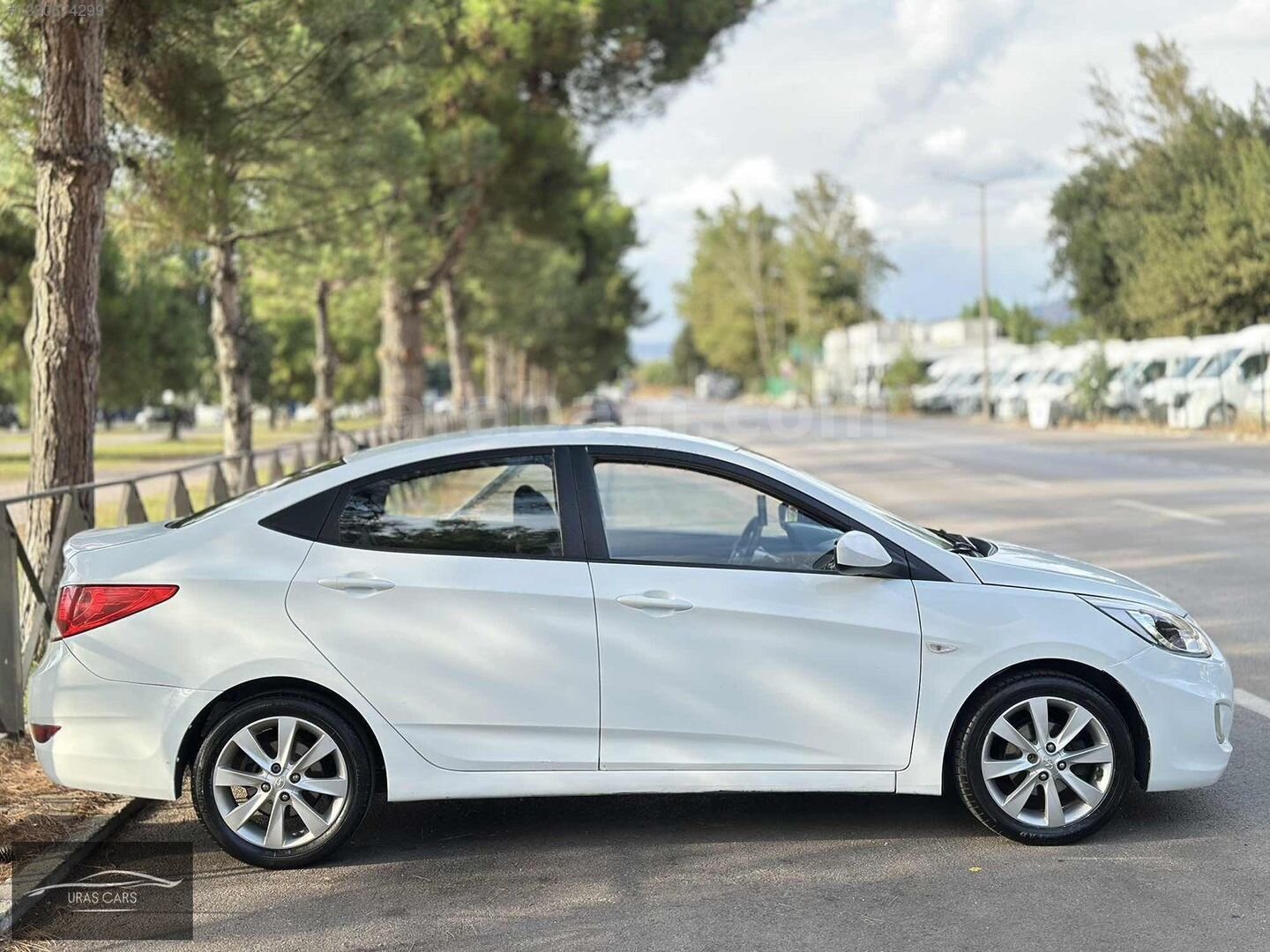 Galeriden Hyundai Accent Blue 1.6 CRDI Mode 2015 Model Bursa 243.000 km Beyaz 4