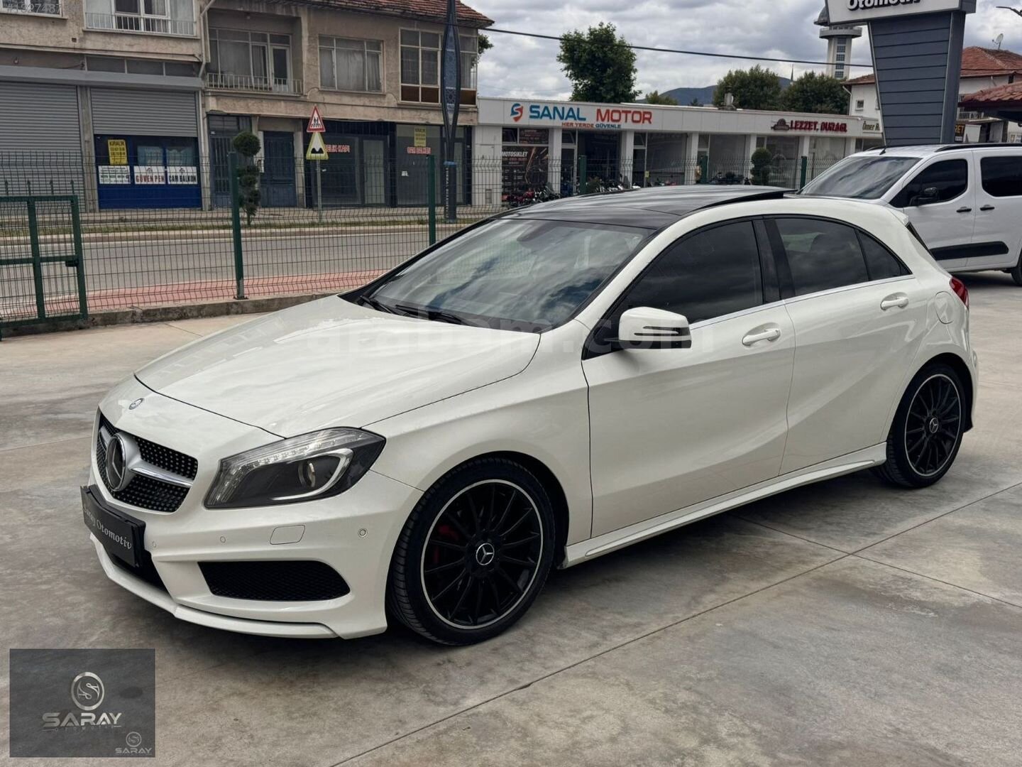 Galeriden Mercedes - Benz A 180 AMG Sport 2015 Model Tokat 133.000 km Beyaz 4