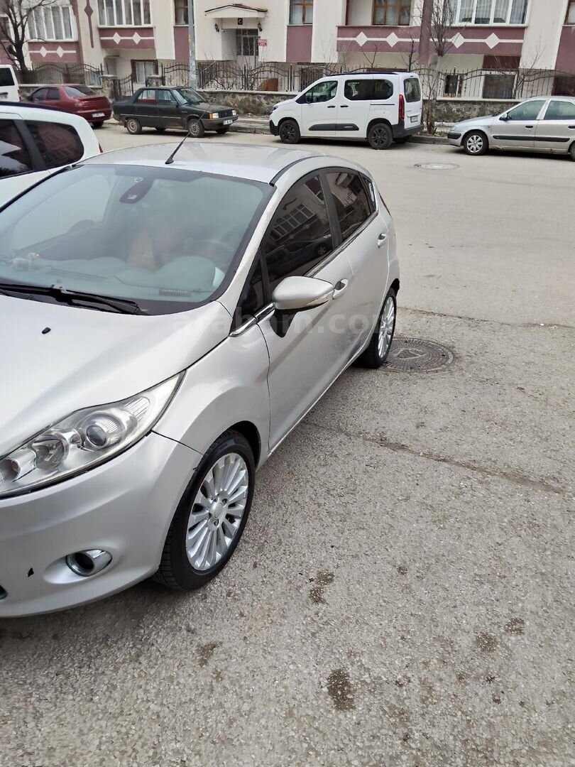 Sahibinden Ford Fiesta 1.4 TDCi Titanium 2009 Model Erzurum 277.000 km Gri 5