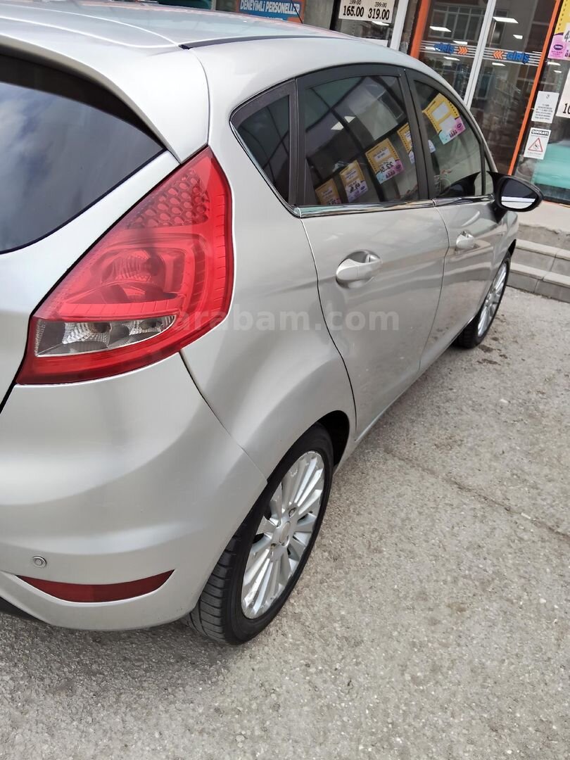 Sahibinden Ford Fiesta 1.4 TDCi Titanium 2009 Model Erzurum 277.000 km Gri 6