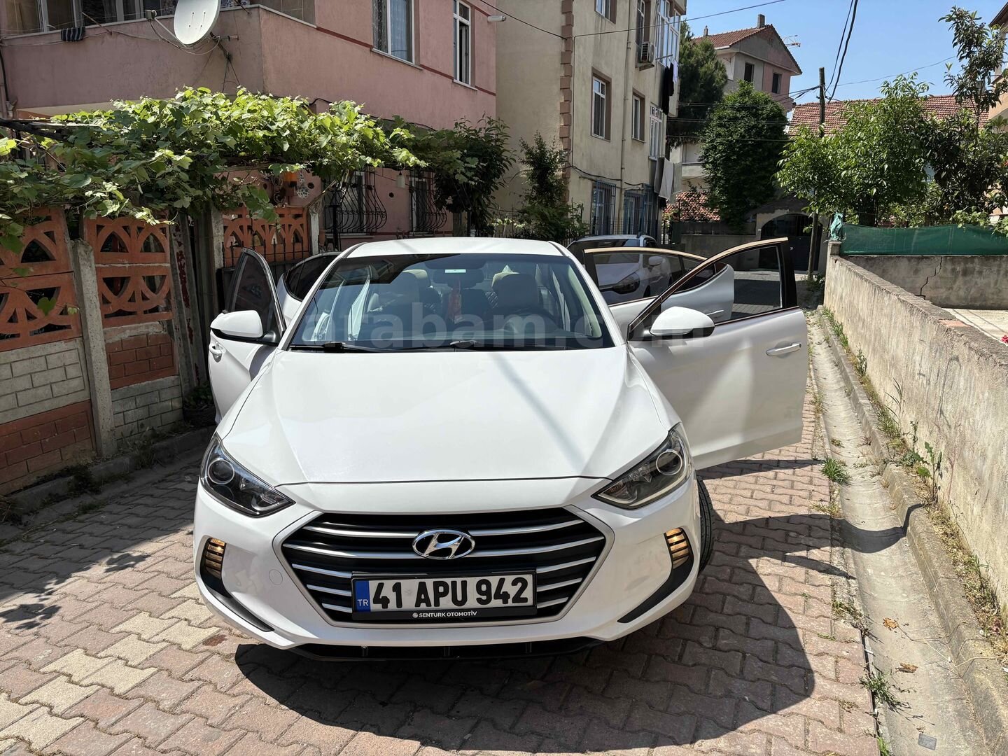 Sahibinden Hyundai Elantra 1.6 D-CVVT Style 2017 Model Kocaeli 82.000 km Beyaz 5