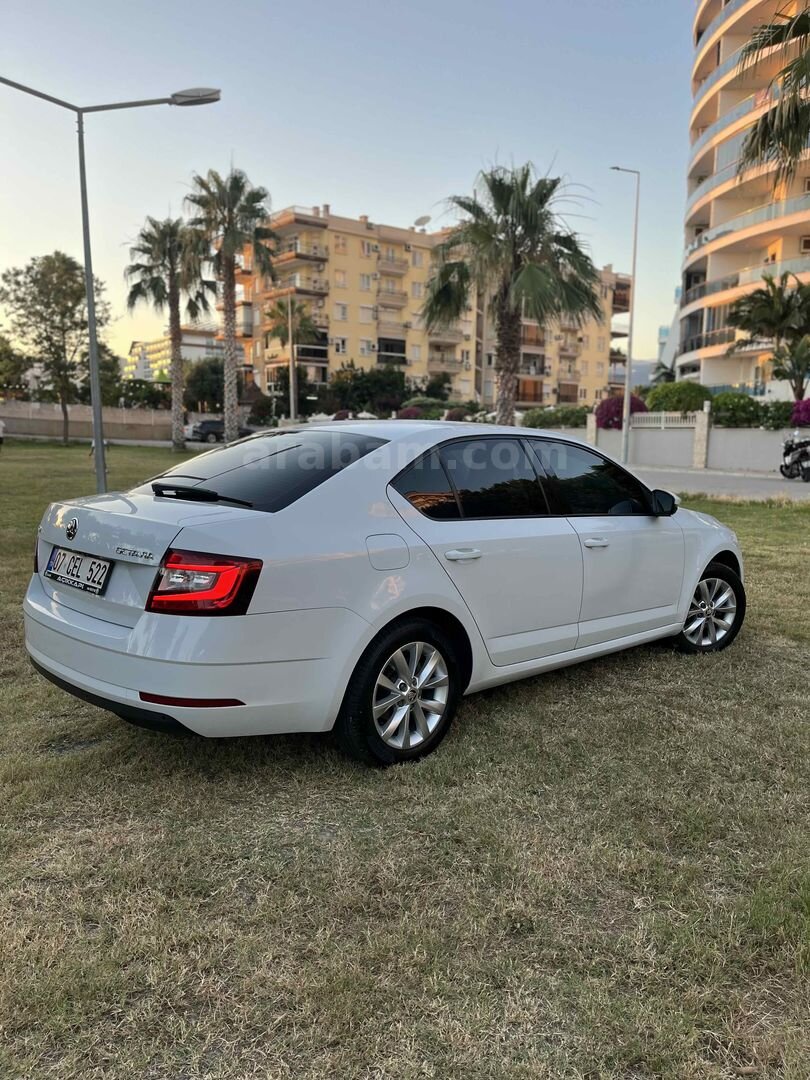 Sahibinden Skoda Octavia 1.6 TDI Style 2019 Model Antalya 94.500 km Beyaz 5