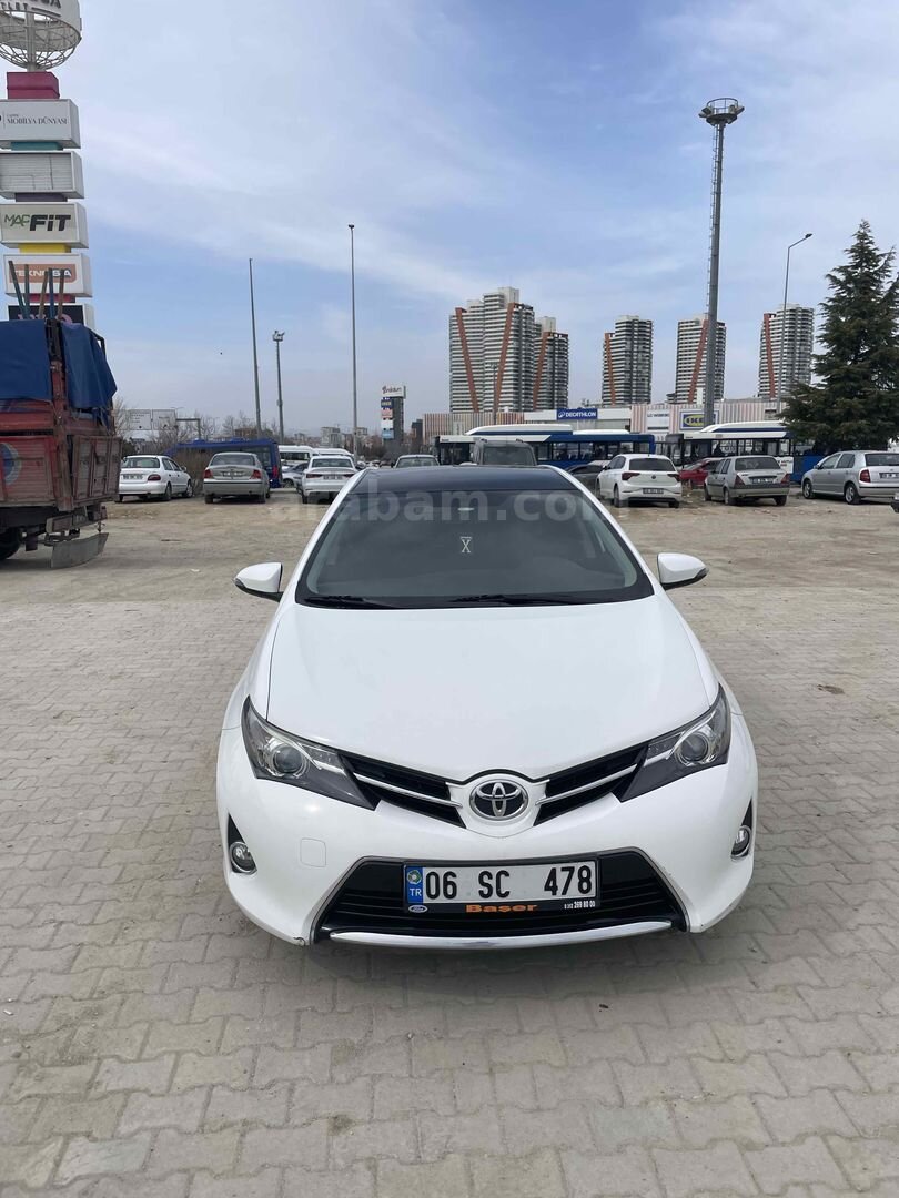 Sahibinden Toyota Auris 1.4 D-4D Active Skypack 2013 Model Ankara 98.000 km Beyaz 1