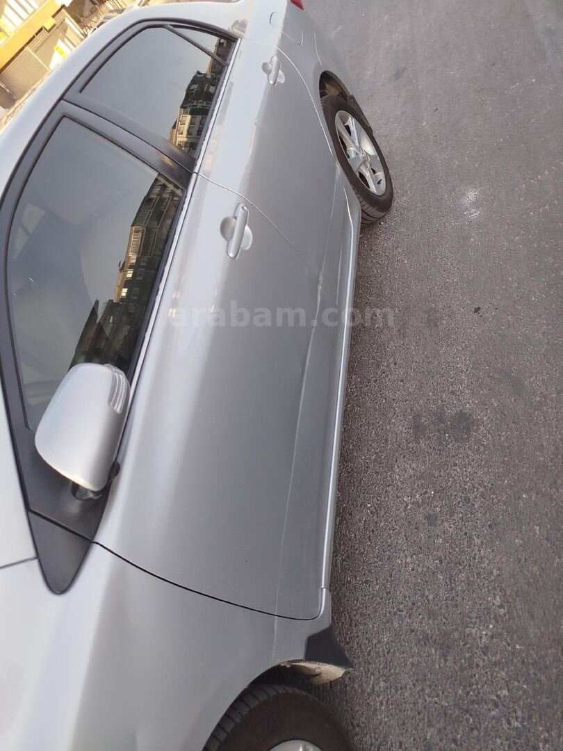 Sahibinden Toyota Corolla 1.4 D-4D Elegant 2011 Model Adıyaman 424.000 km Gri (Gümüş) 4