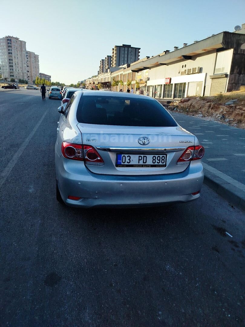 Sahibinden Toyota Corolla 1.4 D-4D Elegant 2011 Model Adıyaman 424.000 km Gri (Gümüş) 3