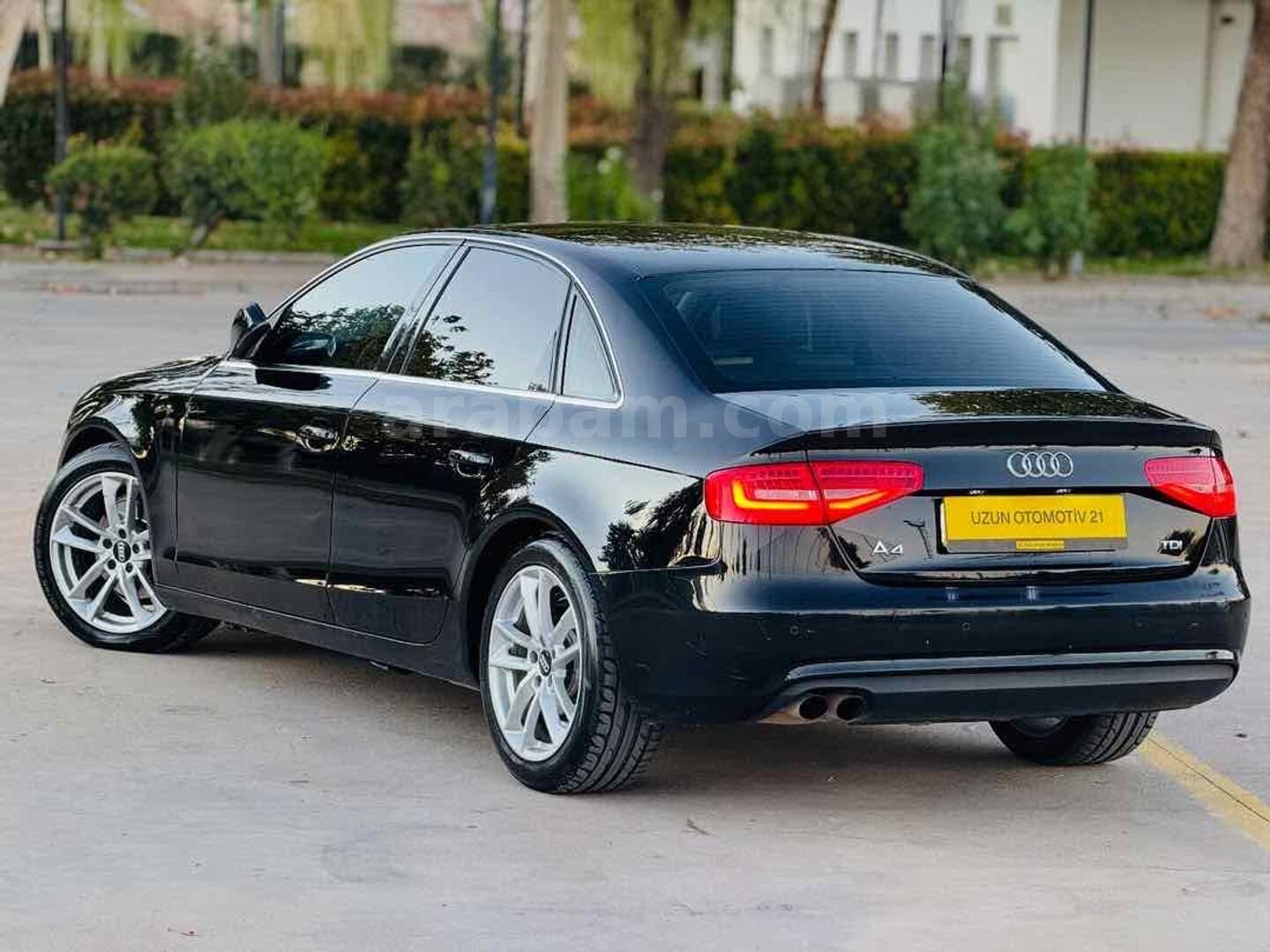 Sahibinden Audi A4 Sedan 2.0 TDI 2012 Model Diyarbakır 350.000 km Siyah 2