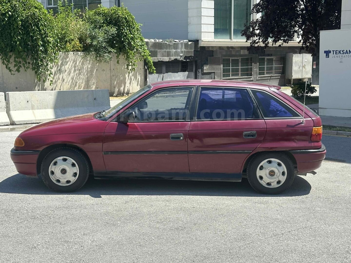 Galeriden Opel Astra 1.4 GL 1992 Model Ankara 45.000 km Bordo 3