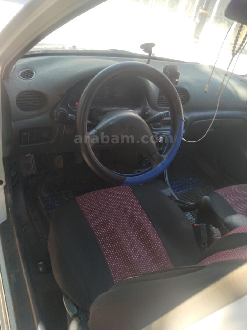 Sahibinden Hyundai Accent 1.3 LS 1998 Model Manisa 32.600 km Beyaz 3