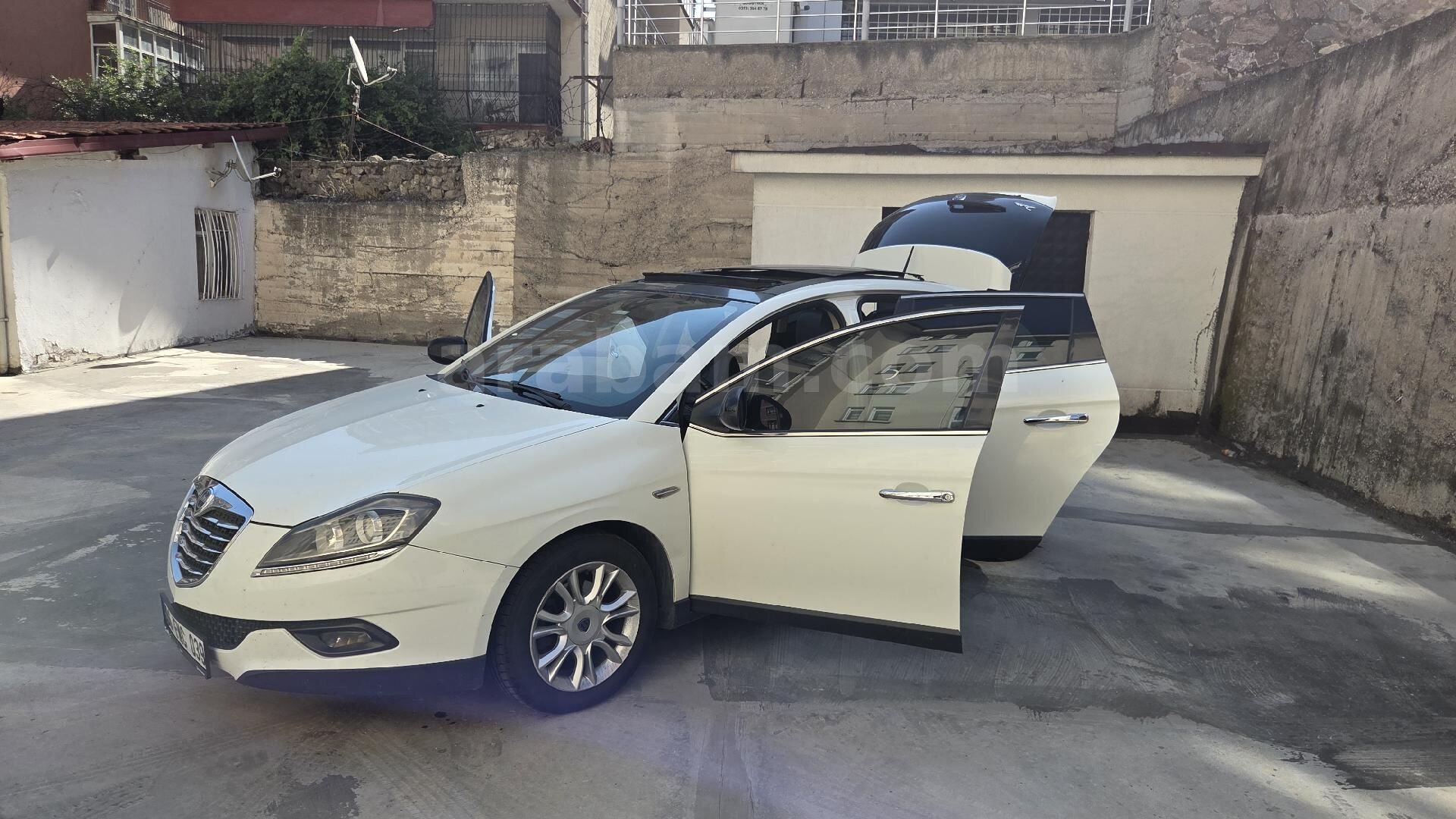 Sahibinden Lancia Delta 1.6 MJet 2013 Model Ankara 265.000 km Beyaz 7