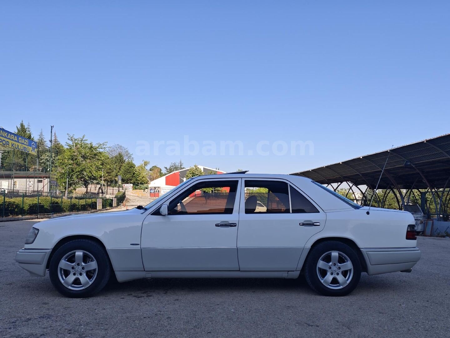 Sahibinden Mercedes - Benz E 200 1994 Model Ankara 510.000 km Beyaz 4