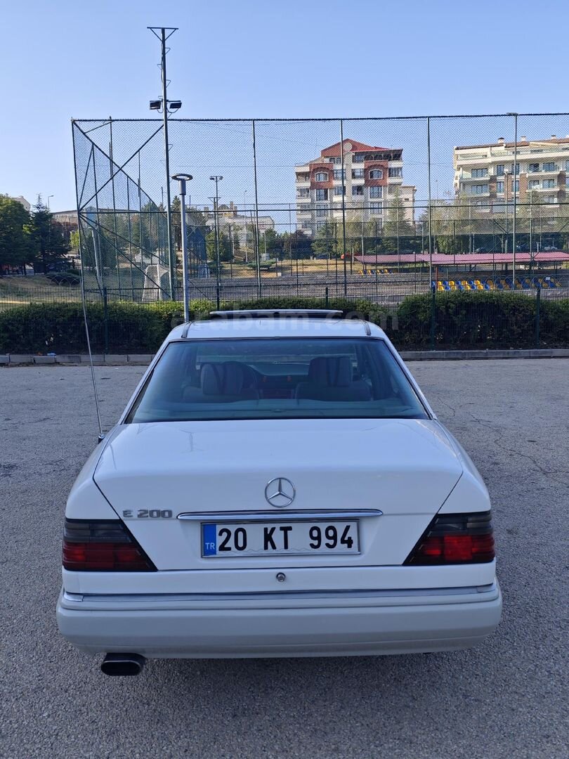 Sahibinden Mercedes - Benz E 200 1994 Model Ankara 510.000 km Beyaz 3