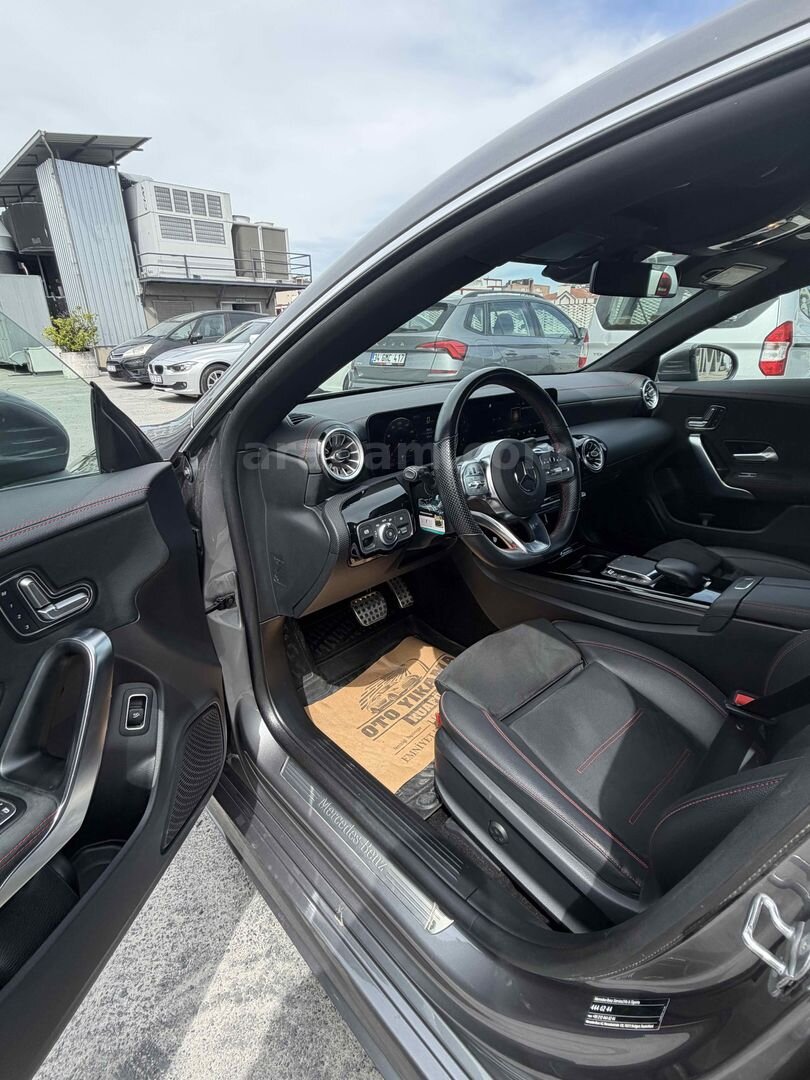 Sahibinden Mercedes - Benz CLA 200 AMG+ 4Matic 2022 Model İstanbul 38.900 km Gri 7