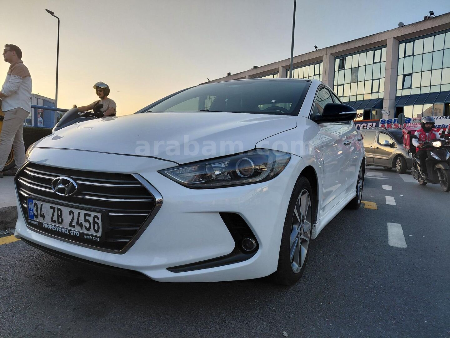 Sahibinden Hyundai Elantra 1.6 CRDi Elite 2016 Model İstanbul 186.000 km Beyaz 1