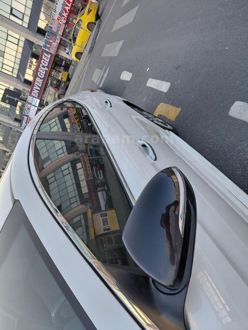 Sahibinden Hyundai Elantra 1.6 CRDi Elite 2016 Model İstanbul 186.000 km Beyaz 5