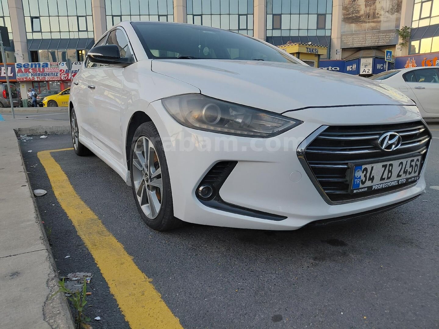 Sahibinden Hyundai Elantra 1.6 CRDi Elite 2016 Model İstanbul 186.000 km Beyaz 7