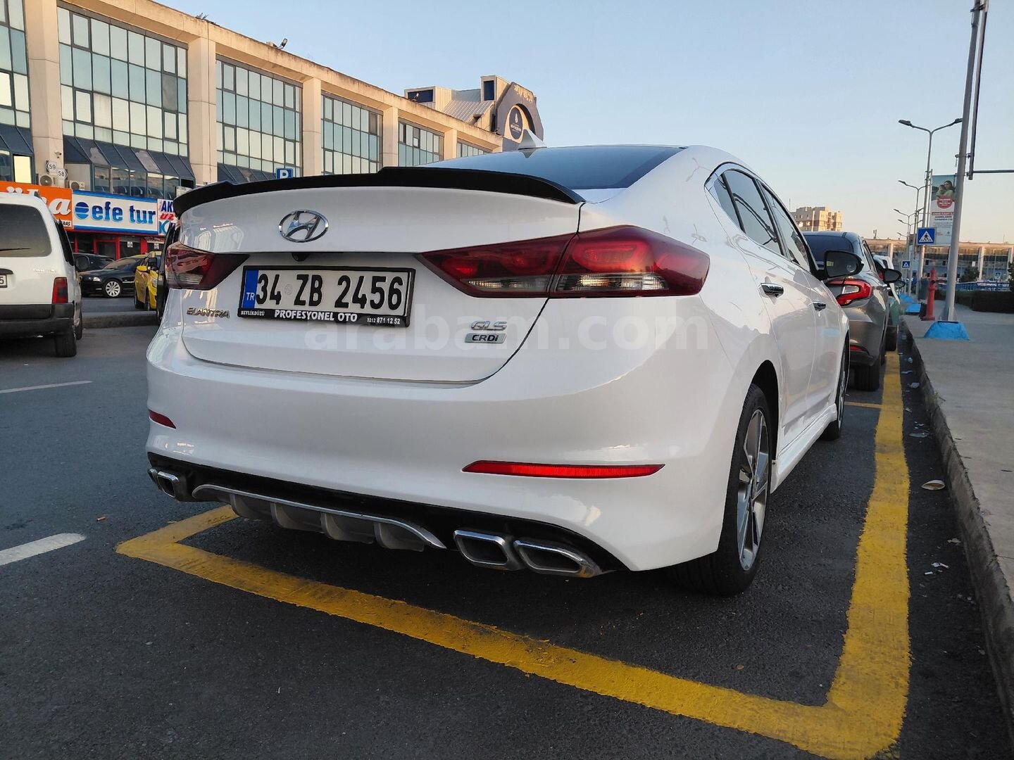 Sahibinden Hyundai Elantra 1.6 CRDi Elite 2016 Model İstanbul 186.000 km Beyaz 2