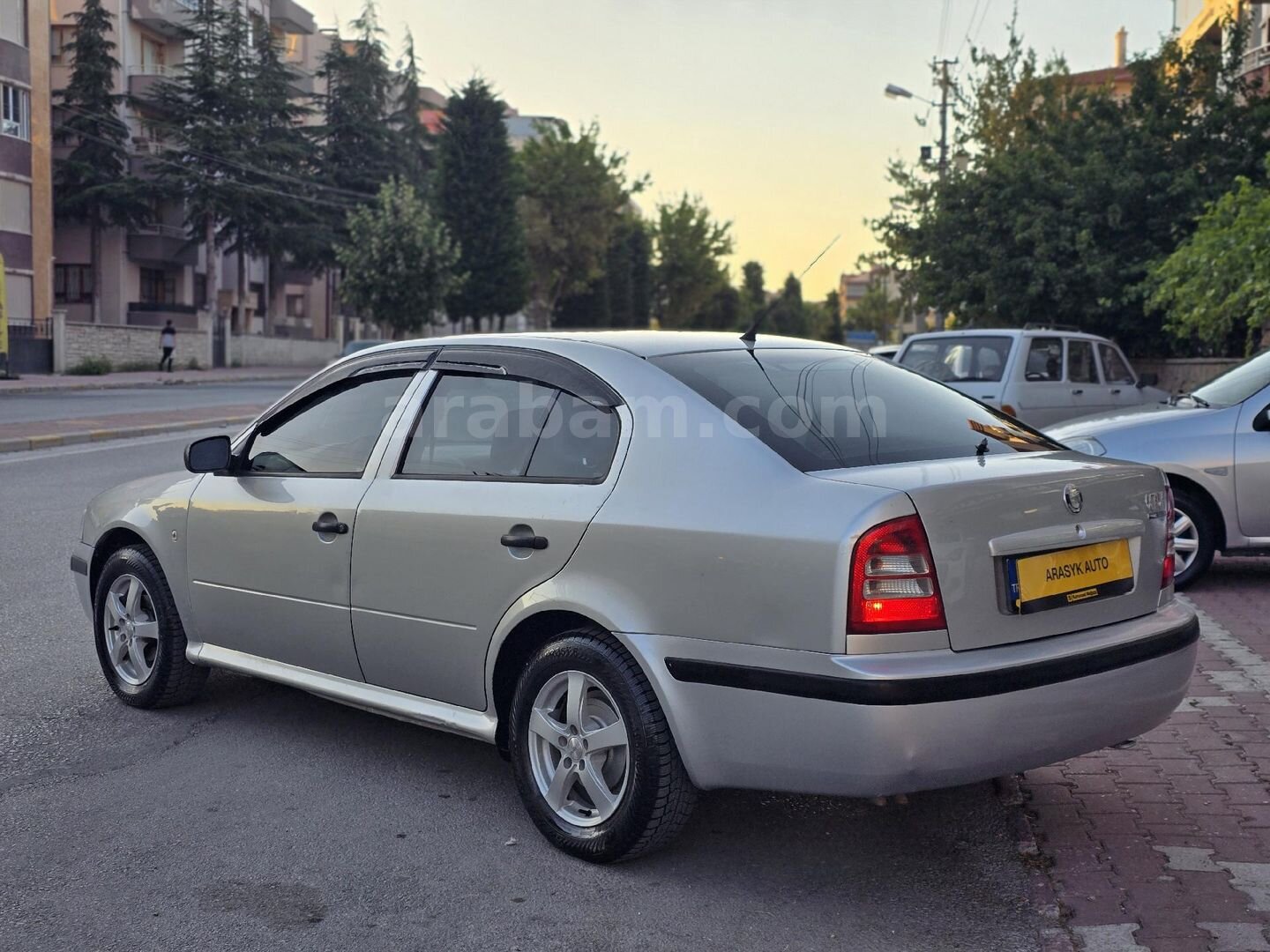 Galeriden Skoda Octavia 1.6 Tour 2005 Model Konya 325.000 km Gri (Gümüş) 7