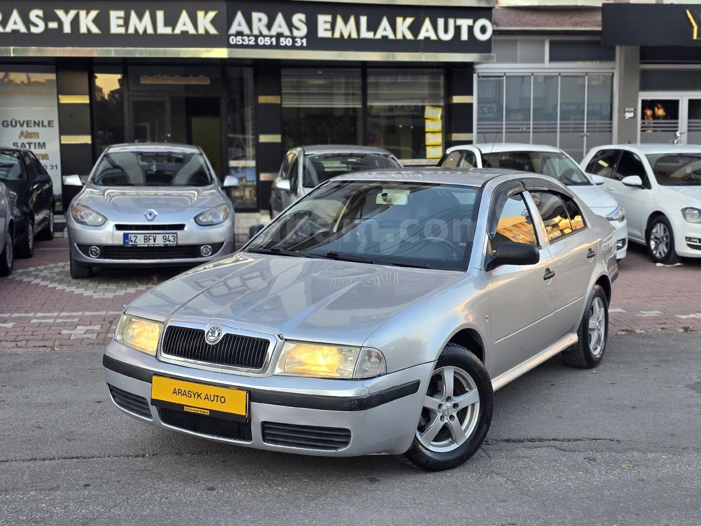 Galeriden Skoda Octavia 1.6 Tour 2005 Model Konya 325.000 km Gri (Gümüş) 1
