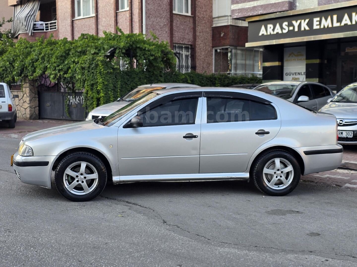 Galeriden Skoda Octavia 1.6 Tour 2005 Model Konya 325.000 km Gri (Gümüş) 6