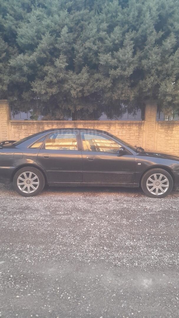 Sahibinden Audi A4 Sedan 1.8 1996 Model Sakarya 510.000 km Siyah 3