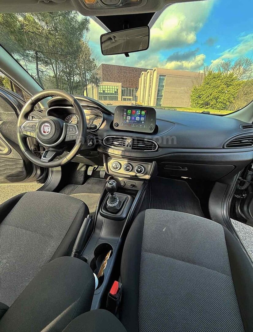 Sahibinden Fiat Egea 1.4 Fire Easy Plus 2023 Model İstanbul 52.000 km Füme 5