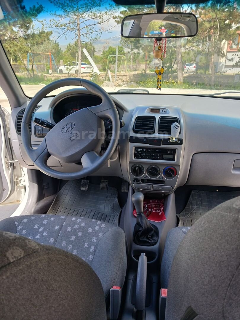 Sahibinden Hyundai Accent 1.5 CRDi Admire 2006 Model Ankara 78.500 km Beyaz 2