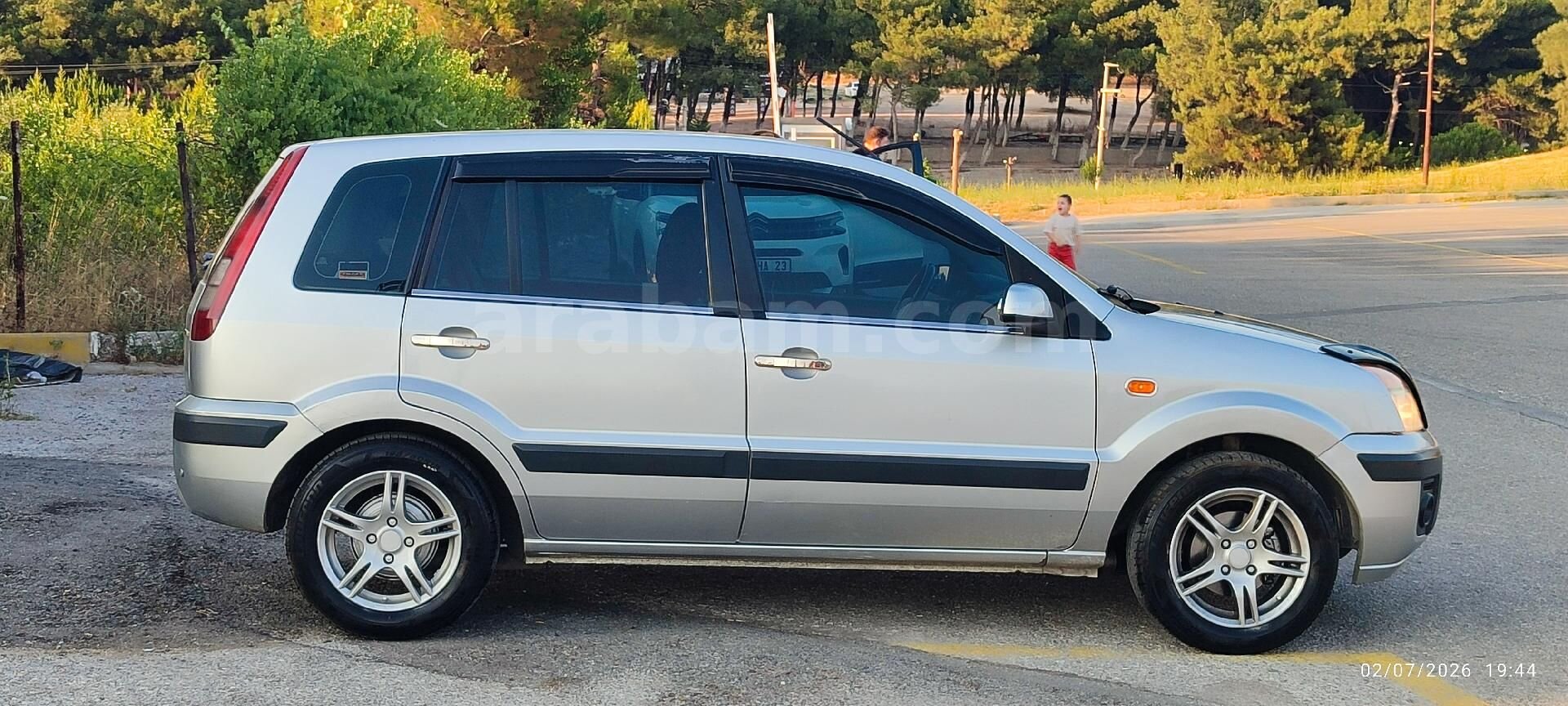 Sahibinden Ford Fusion 1.4 TDCi Comfort 2006 Model İzmir 260.000 km Gri (Gümüş) 3