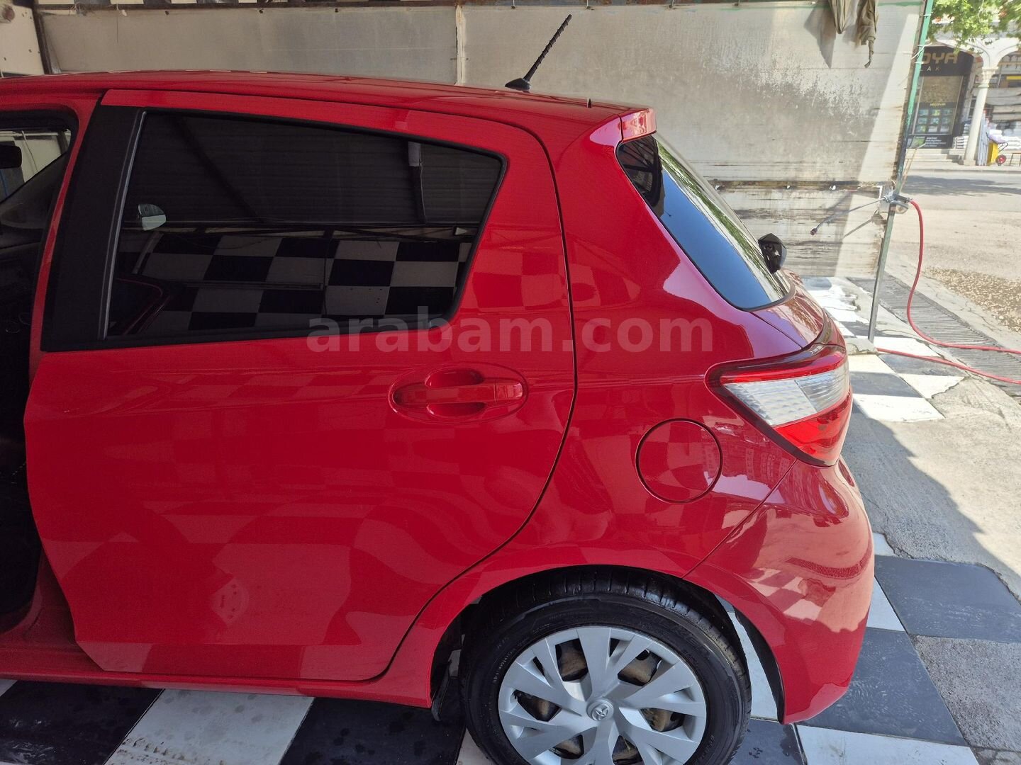 Sahibinden Toyota Yaris 1.5 Fun Special 2018 Model Bursa 112.000 km Kırmızı 4