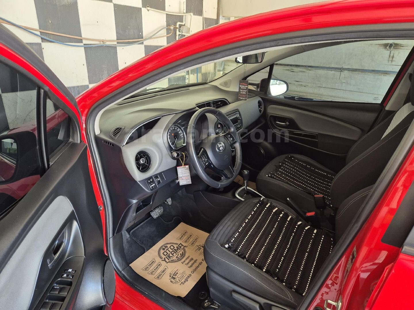 Sahibinden Toyota Yaris 1.5 Fun Special 2018 Model Bursa 112.000 km Kırmızı 3