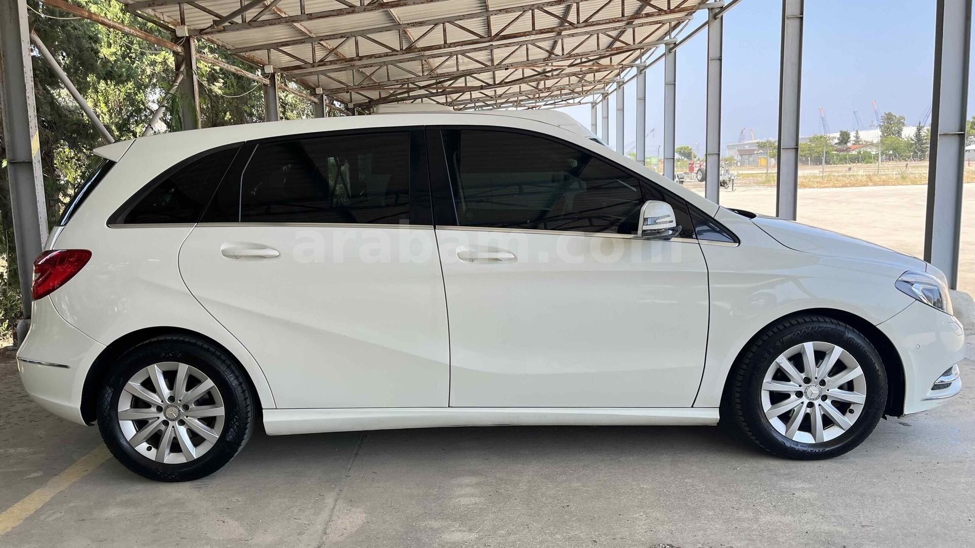 Sahibinden Mercedes - Benz B 180 BlueEFFICIENCY Elite 2013 Model Antalya 149.900 km Beyaz 4