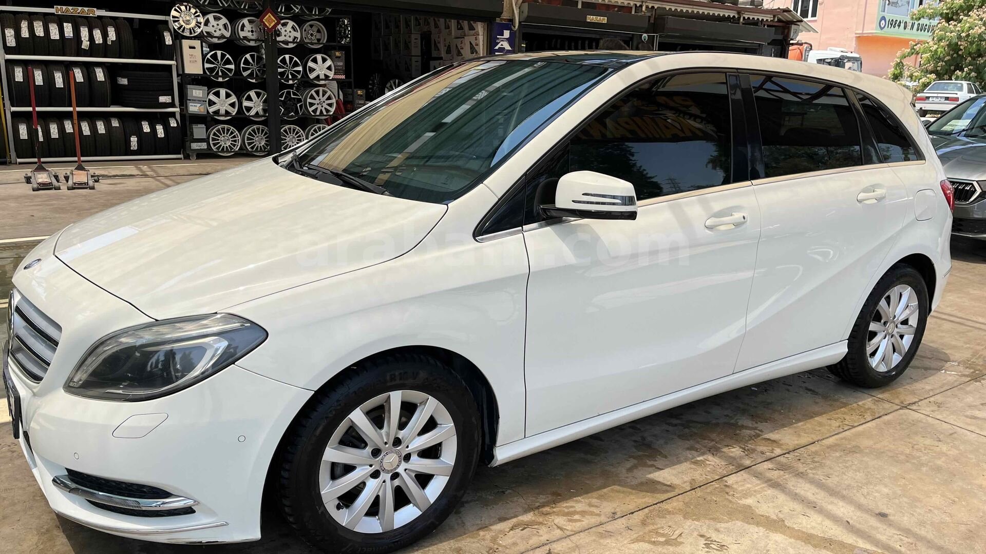 Sahibinden Mercedes - Benz B 180 BlueEFFICIENCY Elite 2013 Model Antalya 149.900 km Beyaz 3
