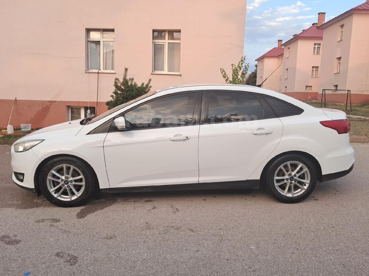 Sahibinden Ford Focus 1.6 Ti-VCT Trend X 2015 Model Erzurum 128.000 km Beyaz 4