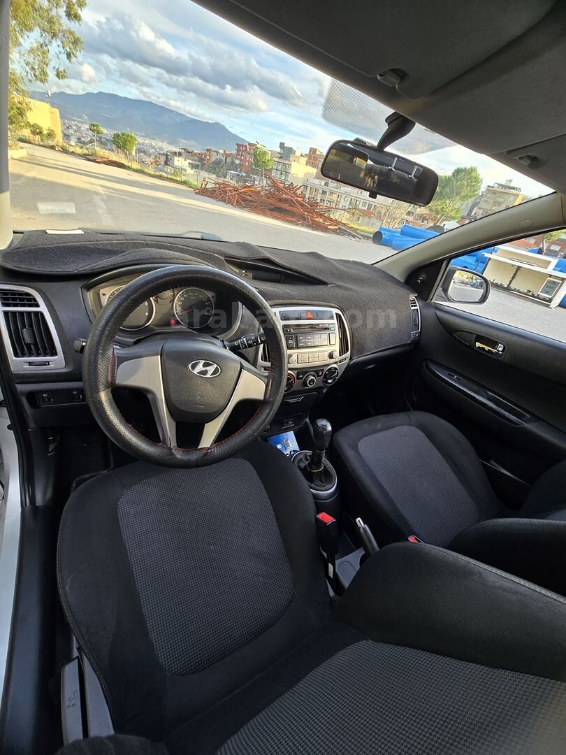Sahibinden Hyundai i20 1.4 CRDi Jump 2012 Model İzmir 147.500 km Gri (metalik) 6