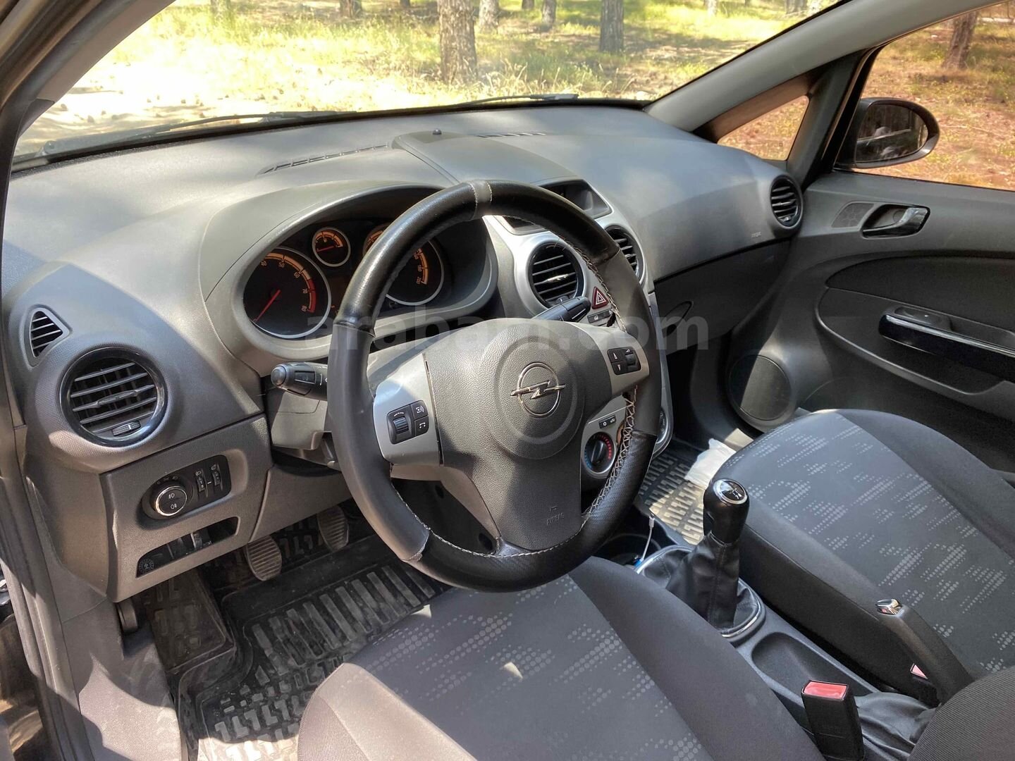 Sahibinden Opel Corsa 1.4 Twinport Enjoy 2011 Model Isparta 140.000 km Siyah 5