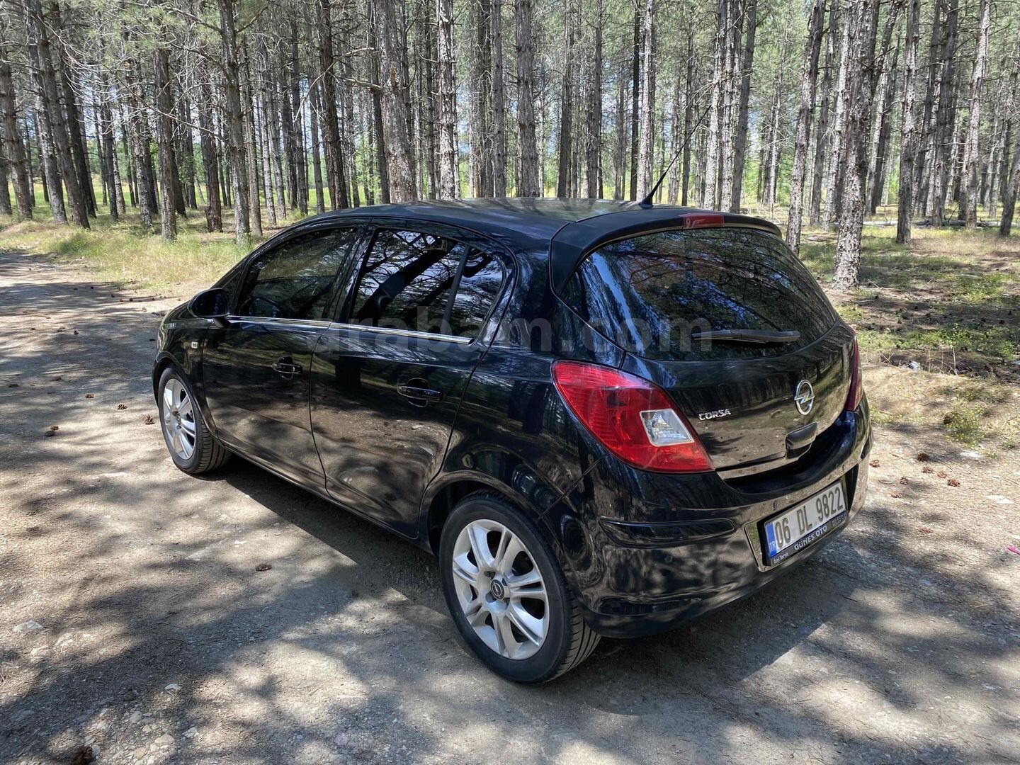 Sahibinden Opel Corsa 1.4 Twinport Enjoy 2011 Model Isparta 140.000 km Siyah 2