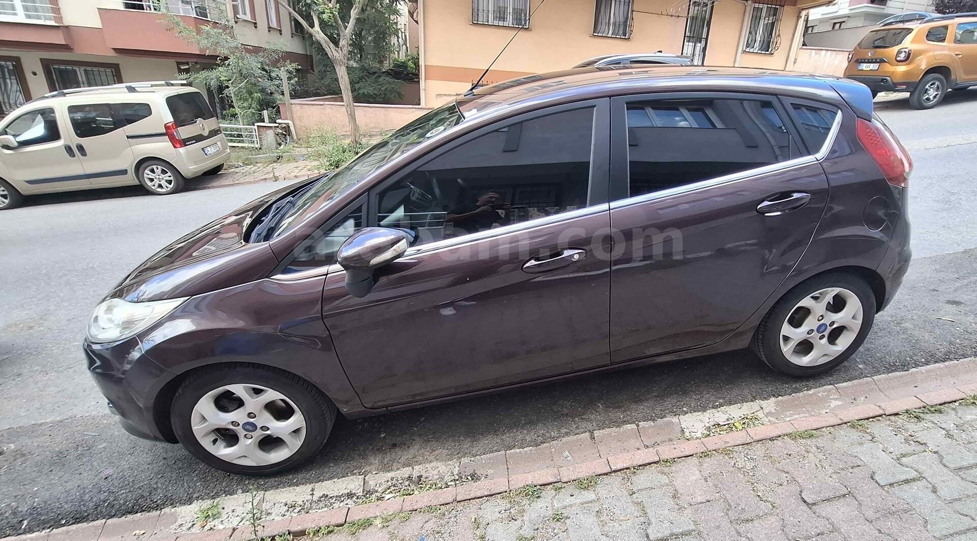 Sahibinden Ford Fiesta 1.4 TDCi Titanium X 2011 Model İstanbul 275.000 km Bordo 6